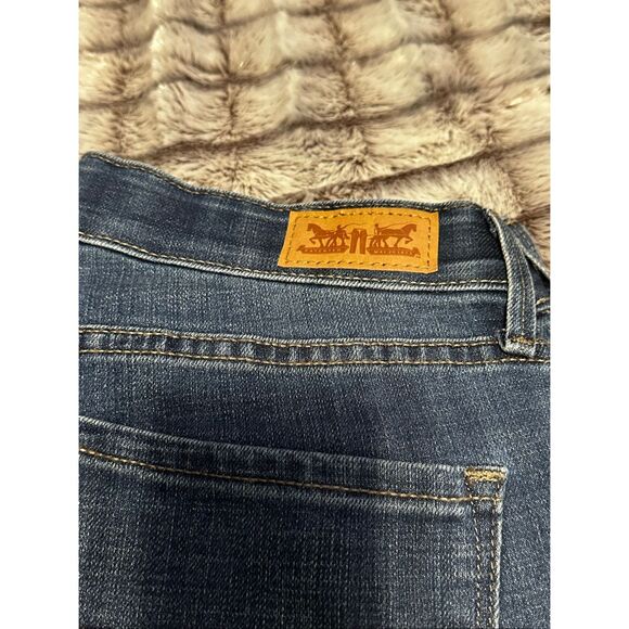 NWOT Women’s Levi’s  Dark Blue Straight Jeans Size 16 - Picture 2 of 9